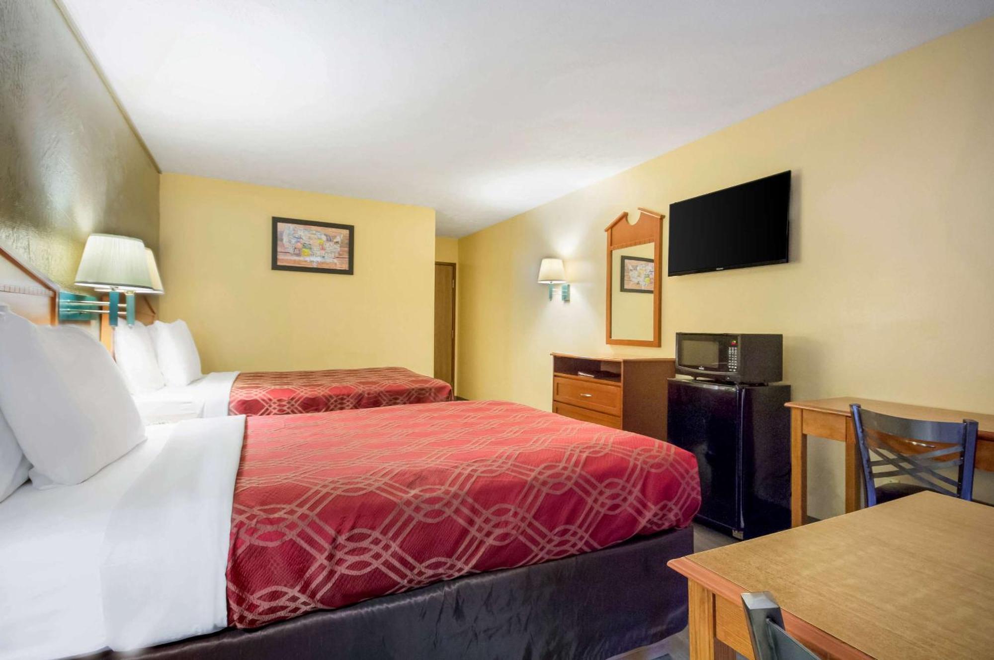 Econo Lodge Lansing - Leavenworth Esterno foto