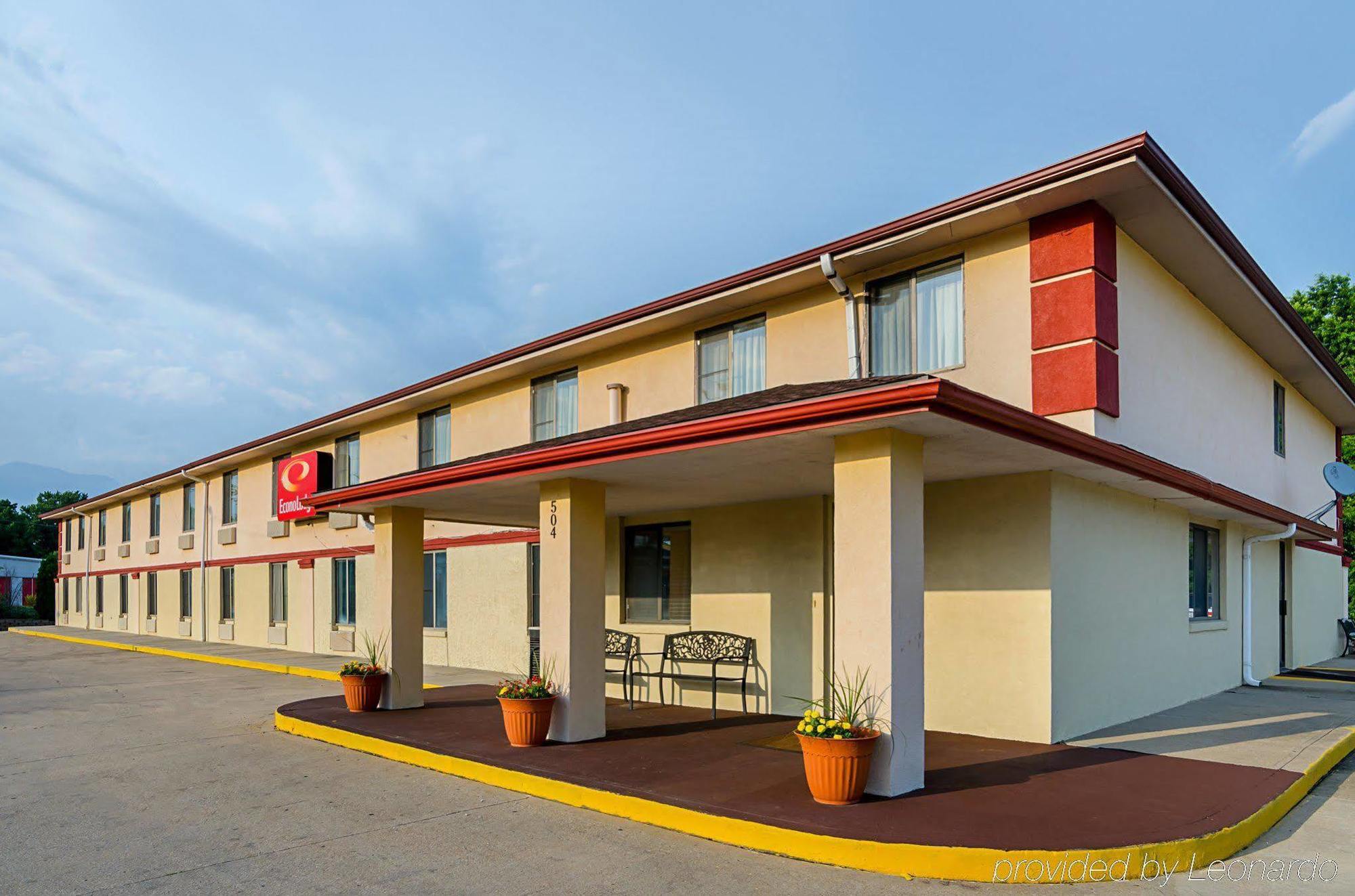 Econo Lodge Lansing - Leavenworth Esterno foto